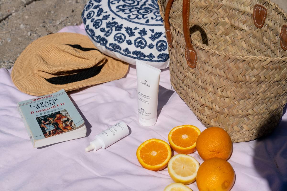 Infographic showing how UV exposure damages hair keratin vs. protection from wide-brimmed hats